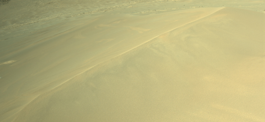 wind-sculpted-landscapes:-investigating-the-martian-megaripple-‘hazyview’