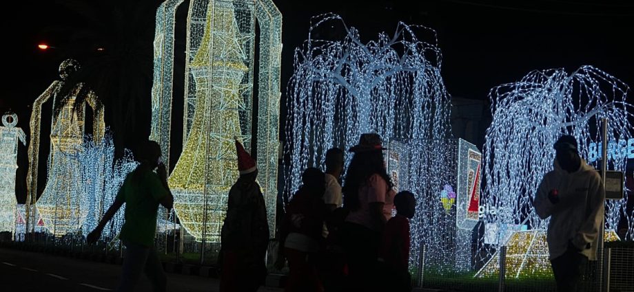 christmas-lights-attract-lagos-residents-despite-violence-and-rising-costs