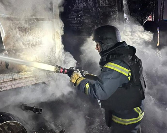 russian-attack-on-ukraine’s-odesa-kills-at-least-8-as-peace-talks-lumber-on