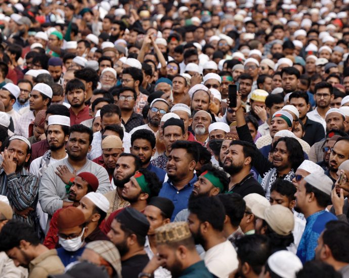 tens-of-thousands-flood-streets-for-bangladeshi-activist’s-funeral