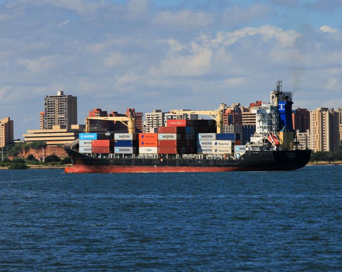 us-seizes-second-oil-vessel-off-venezuela-coast,-officials-say