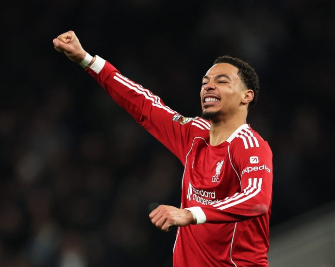 ekitike-and-isak-help-liverpool-squeeze-past-nine-man-tottenham