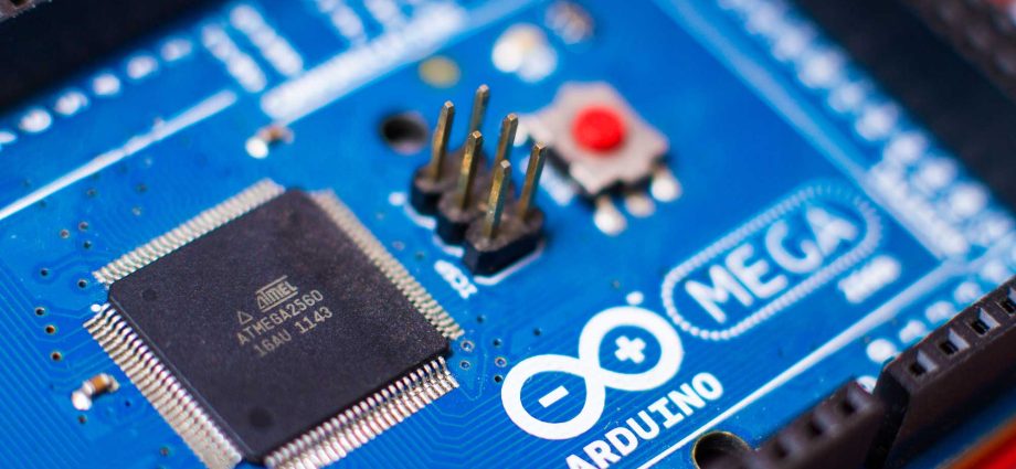 makers-slam-qualcomm-for-tightening-the-clamps-on-arduino