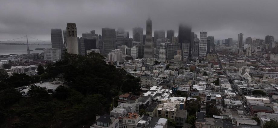san-francisco-outage-disrupts-trains,-leaves-130,000-without-power