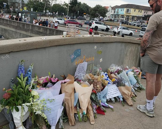 australia-marks-day-of-reflection-for-bondi-beach-shooting-victims