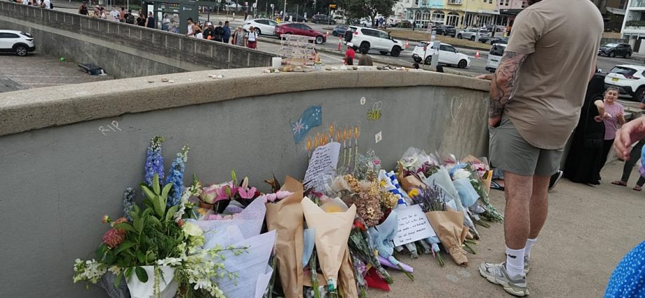 australia-marks-day-of-reflection-for-bondi-beach-shooting-victims