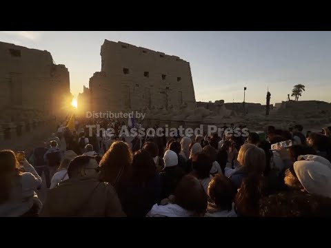 visitors-watch-sun-align-with-ancient-luxor-temple-on-winter-solstice