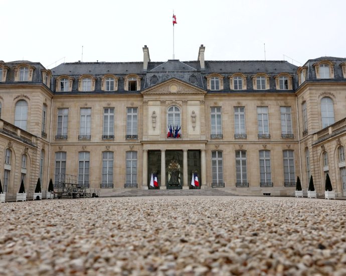 worker-at-france’s-elysee-palace-to-face-trial-over-alleged-theft