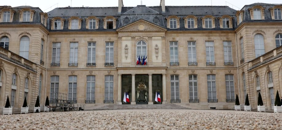 worker-at-france’s-elysee-palace-to-face-trial-over-alleged-theft