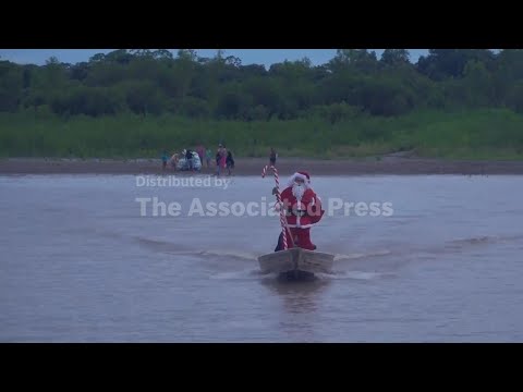 santa-claus-navigates-through-brazil’s-amazon-delivering-gifts-and-christmas-joy
