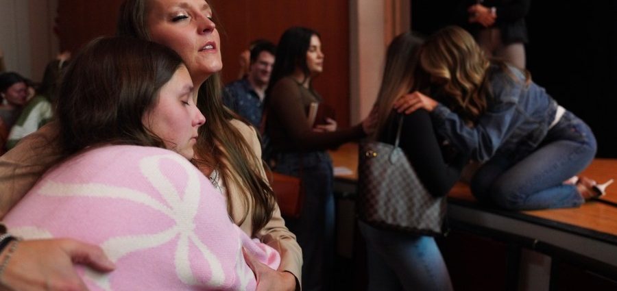 these-influencers-are-teaching-christianity-online-—-and-young-people-are-listening