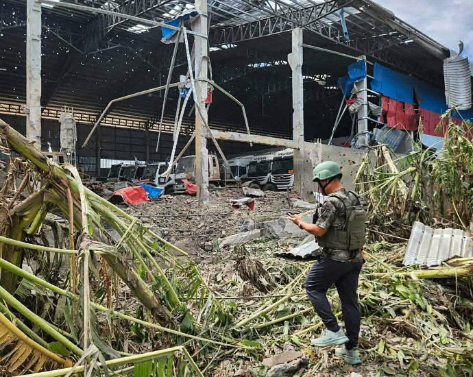 live:-thailand,-cambodia-resume-border-clashes-before-talks