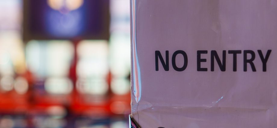 holiday-travelers-to-face-storms,-flooding-and-snow-disruptions-nationwide