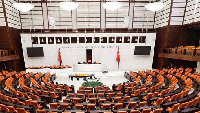 turkish-mps-brawl-during-heated-budget-debate