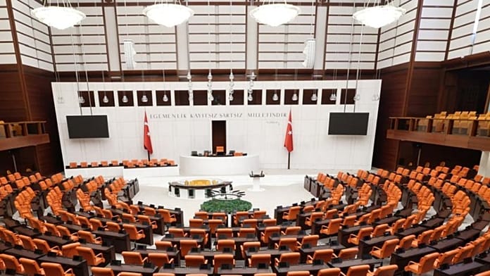turkish-mps-brawl-during-heated-budget-debate