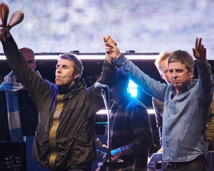 pop-culture-in-2025:-a-ring-for-taylor,-an-ill-timed-kisscam-…-and-whatever-‘6-7’-means