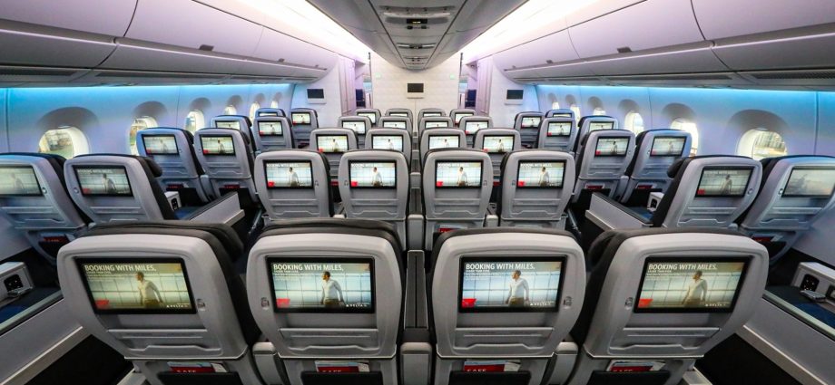 the-striking-differences-between-delta-premium-select-&-united-premium-plus