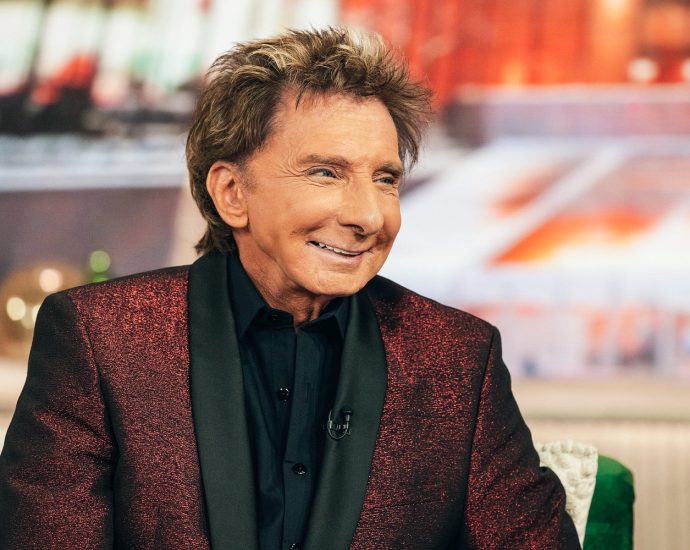 barry-manilow-reveals-he-has-lung-cancer-and-will-reschedule-shows-to-undergo-surgery