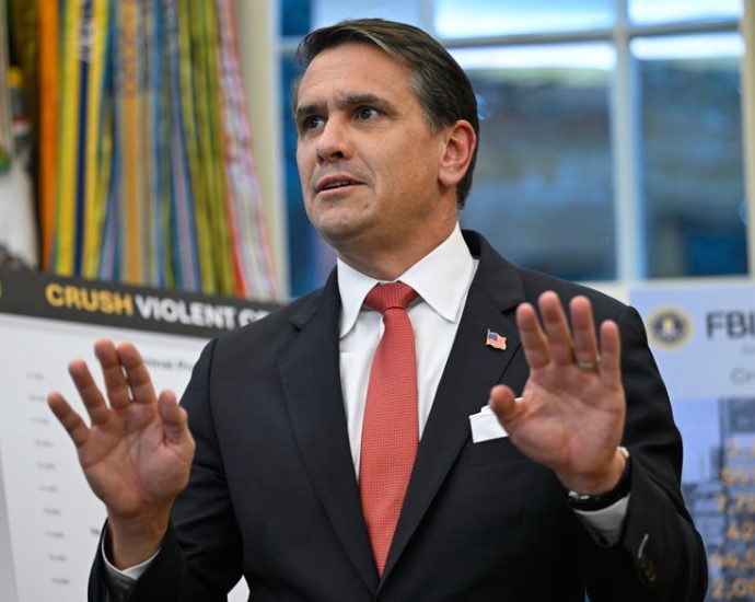 top-doj-official-halts-crypto-enforcement-while-holding-over-$150,000-in-crypto-assets