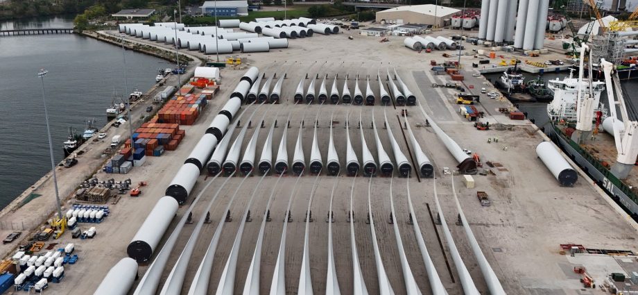 the-traitor-pauses-more-offshore-wind-projects-citing-national-security-concerns