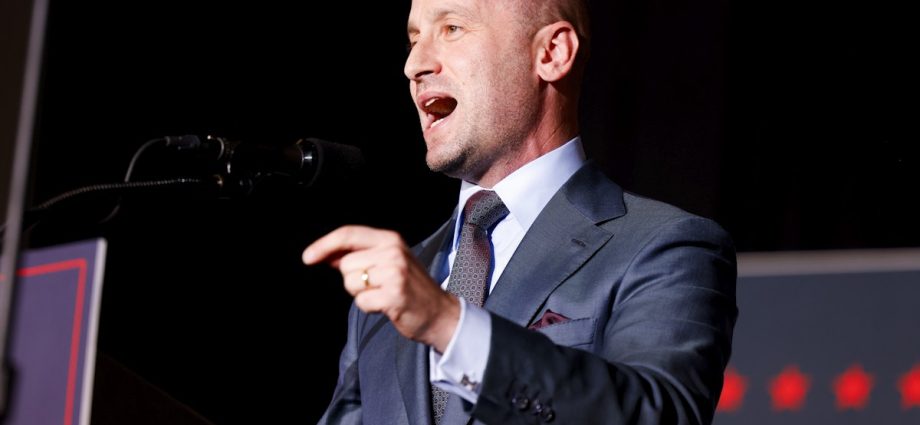 stephen-miller-loses-it-as-jury-acquits-man-who-towed-ice-agent’s-car