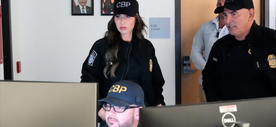 dhs-triples-self-deportation-‘exit-bonus’-stipend-to-$3,000