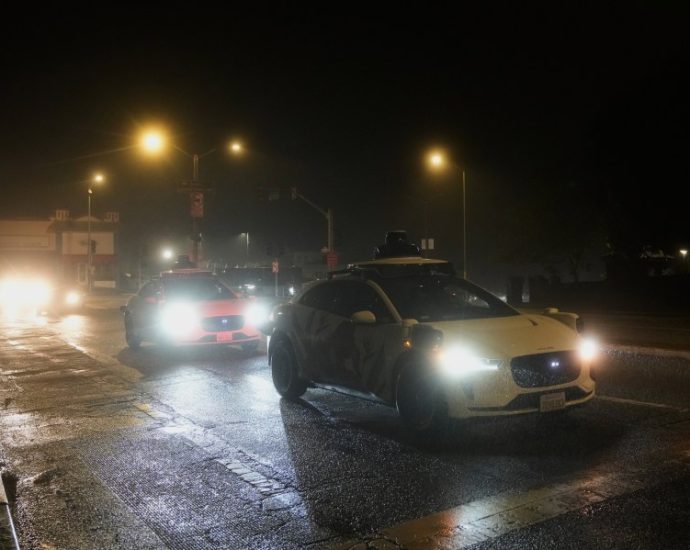 waymos-blocked-roads-and-caused-chaos-during-san-francisco-power-outage