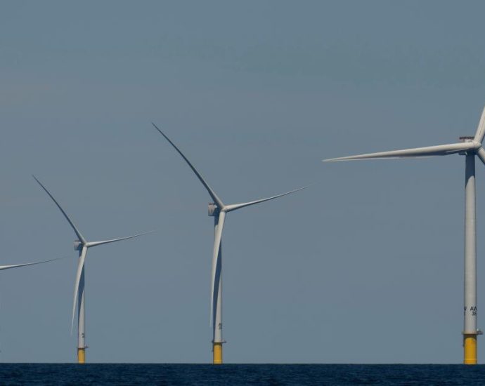 the-traitor-administration-pauses-5-wind-projects-off-the-east-coast