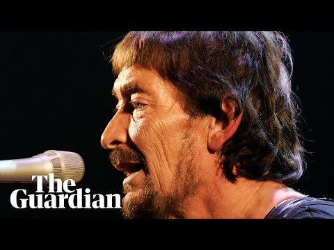 chris-rea,-singer-songwriter-behind-driving-home-for-christmas,-dies-aged-74
