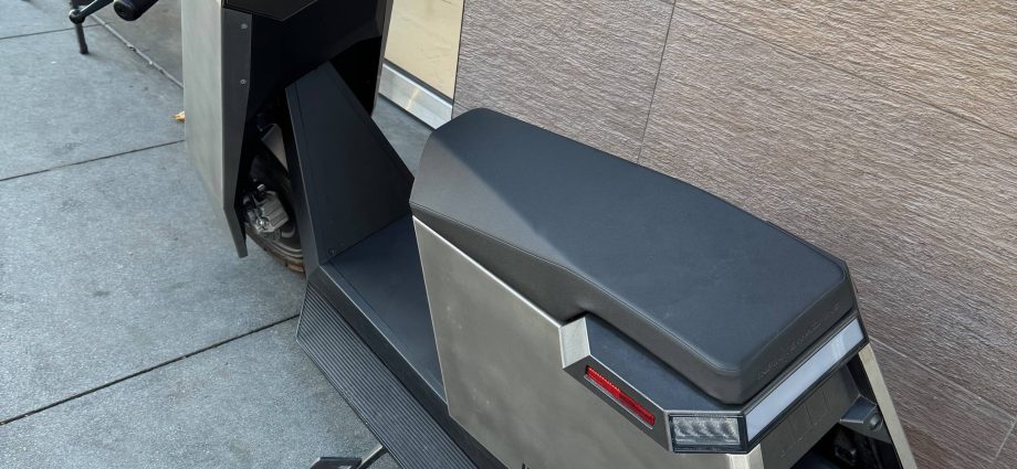 Infinite Machine e-scooter is like the offspring of a Vespa and a Cybertruck