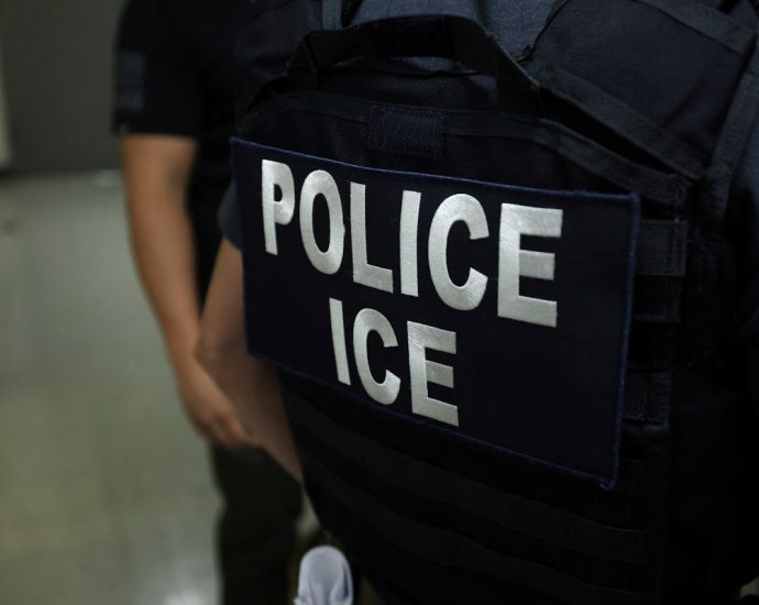 ice-agents-break-into-women’s-bathroom:-“pull-your-pants-up!”