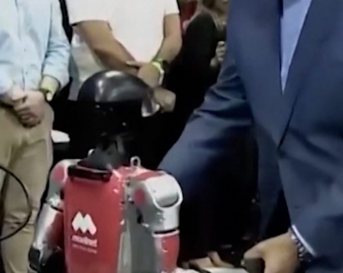maduro-seen-dancing-with-humanoid-ai-robot