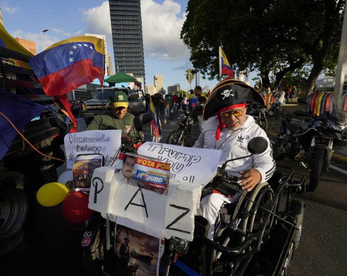 pirate-motorcyclists-cruise-caracas-to-protest-the-traitor