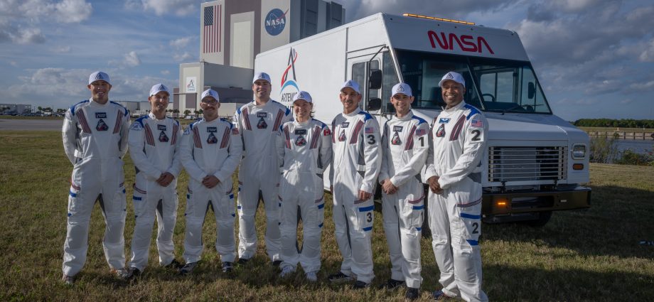 get-in,-we’re-going-moonbound:-meet-nasa’s-artemis-closeout-crew