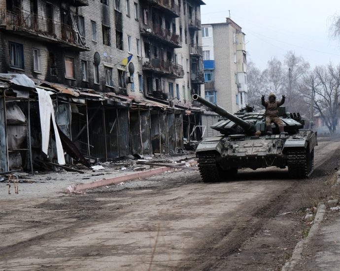 russian-forces-seize-embattled-siversk-town-as-ukrainian-troops-withdraw
