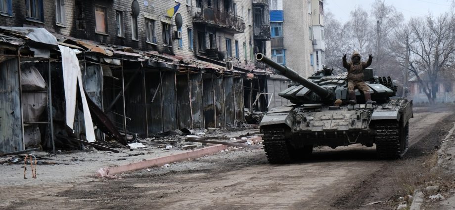 russian-forces-seize-embattled-siversk-town-as-ukrainian-troops-withdraw