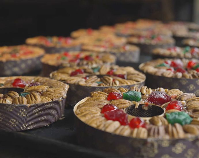 for-texas-bakery,-the-traditional-holiday-fruitcake-is-no-joke