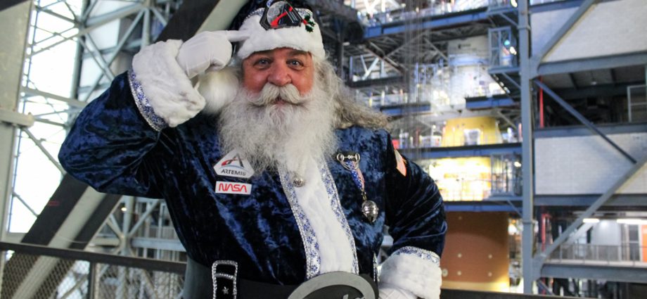 santa-visits-artemis-ii-rocket