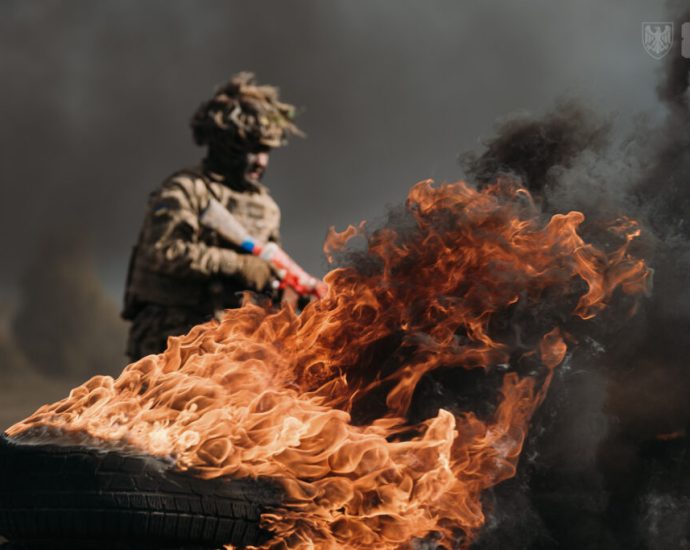 “capturing-settlements-on-credit”:-russia’s-“victories”-cost-100+-soldiers-in-one-village-in-kharkiv-oblast-(video)