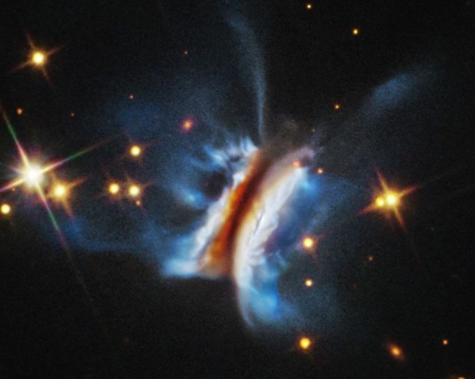‘Dracula’s Chivito’ looks stunning in this tasty Christmas photo from the Hubble Telescope