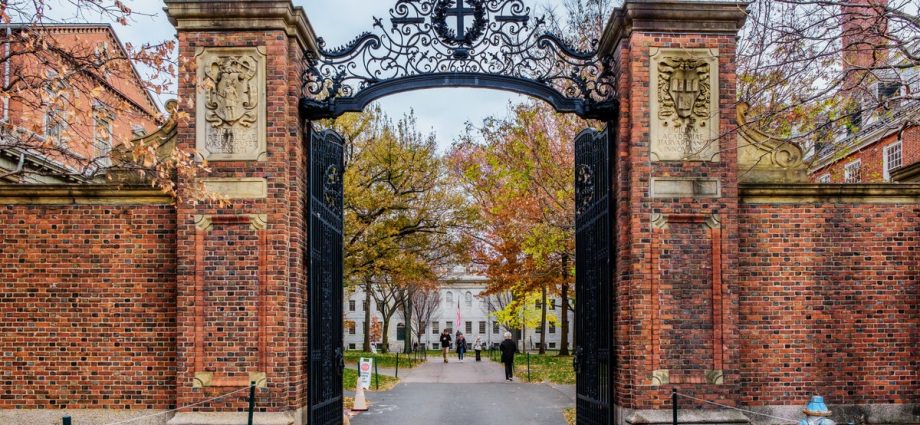 student-loan-borrowers-in-default-may-see-wages-garnished-in-2026