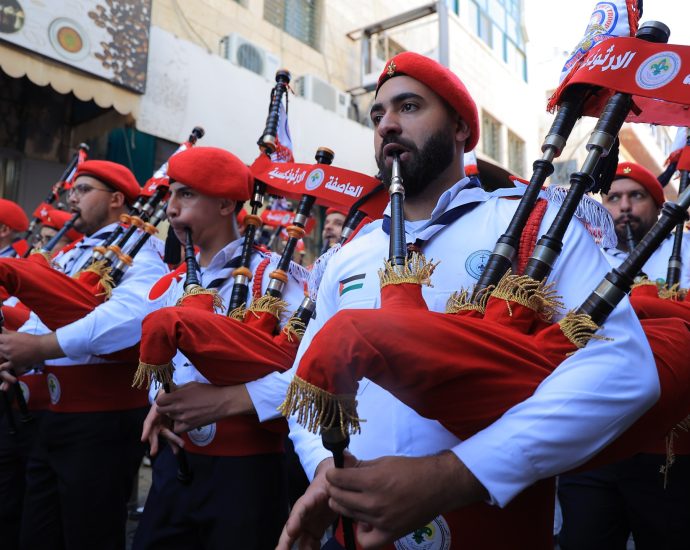 ‘half-joy,-half-sadness’:-christmas-celebrations-resume-in-bethlehem