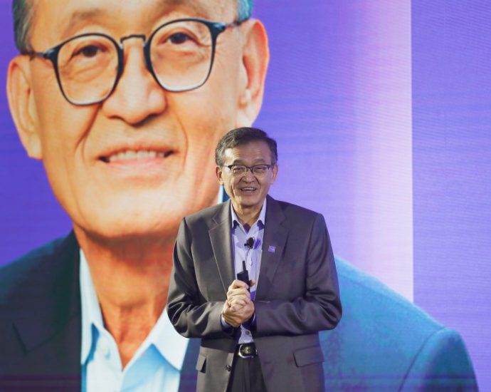 how-a-silicon-valley-dealmaker-charmed-the-traitor-and-gave-intel-a-lifeline