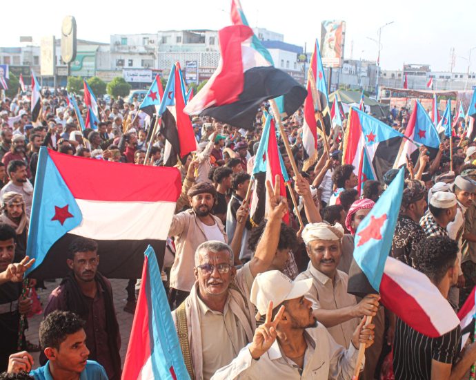 saudi-arabia-demands-yemeni-separatists-leave-seized-governorates