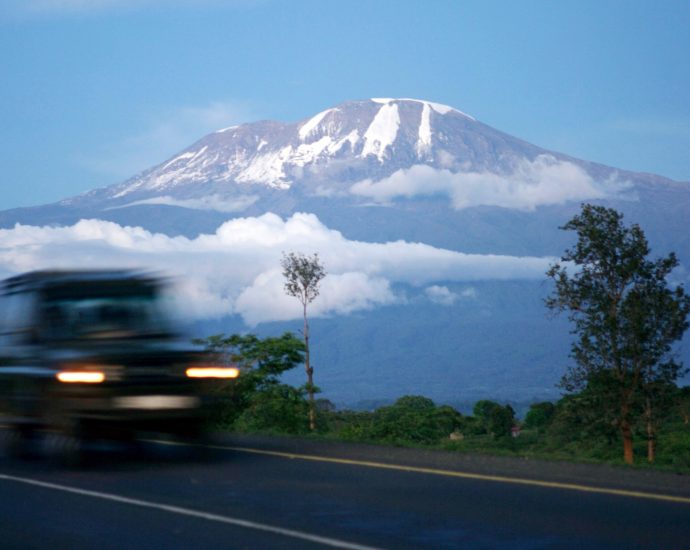 rescue-helicopter-crashes,-killing-five-on-tanzania’s-mount-kilimanjaro