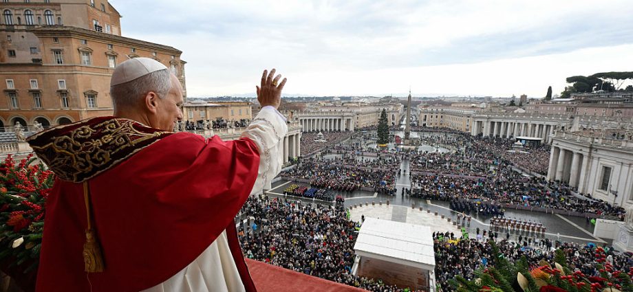 “a-path-toward-others”:-pope-leo-calls-for-peace-and-welcoming-immigrants-with-compassion