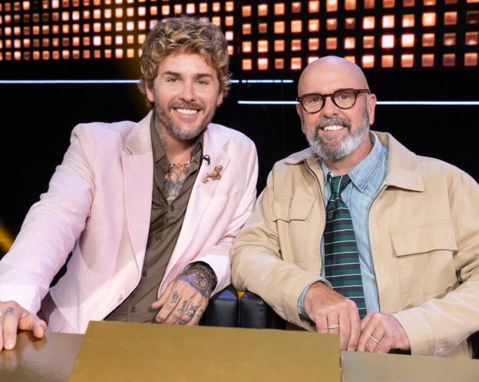 spoiler-alert:-two-gay-guys-won-‘what’s-in-the-box’-and-the-entire-lgbt-community-is-cheering-with-them-(exclusive)