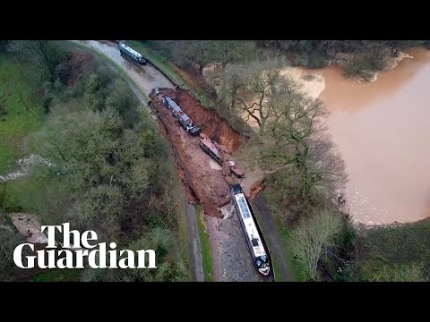 giant-hole-swallows-boats-on-canal-in-shropshire