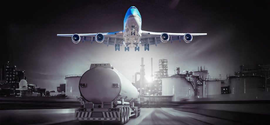 how-many-miles-per-gallon-does-a-boeing-747-8-get?