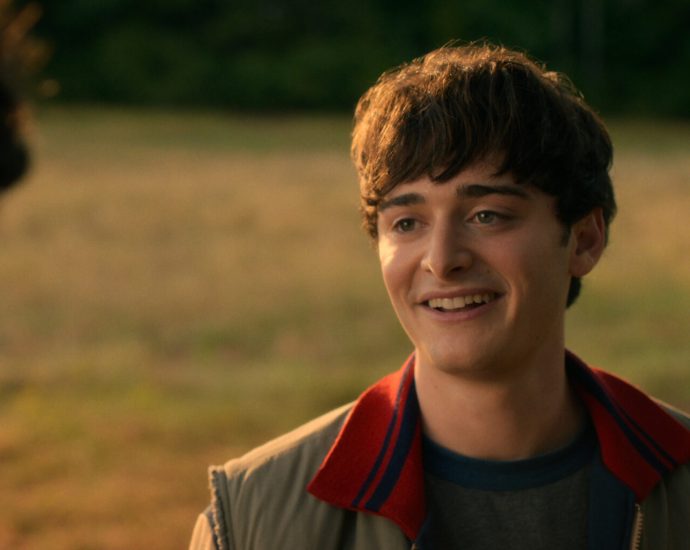 spoiler-alert:-noah-schnapp-breaks-down-will-byers’-coming-out-scene-in-‘stranger-things’-–-‘it-just-felt-so-real’-(exclusive)